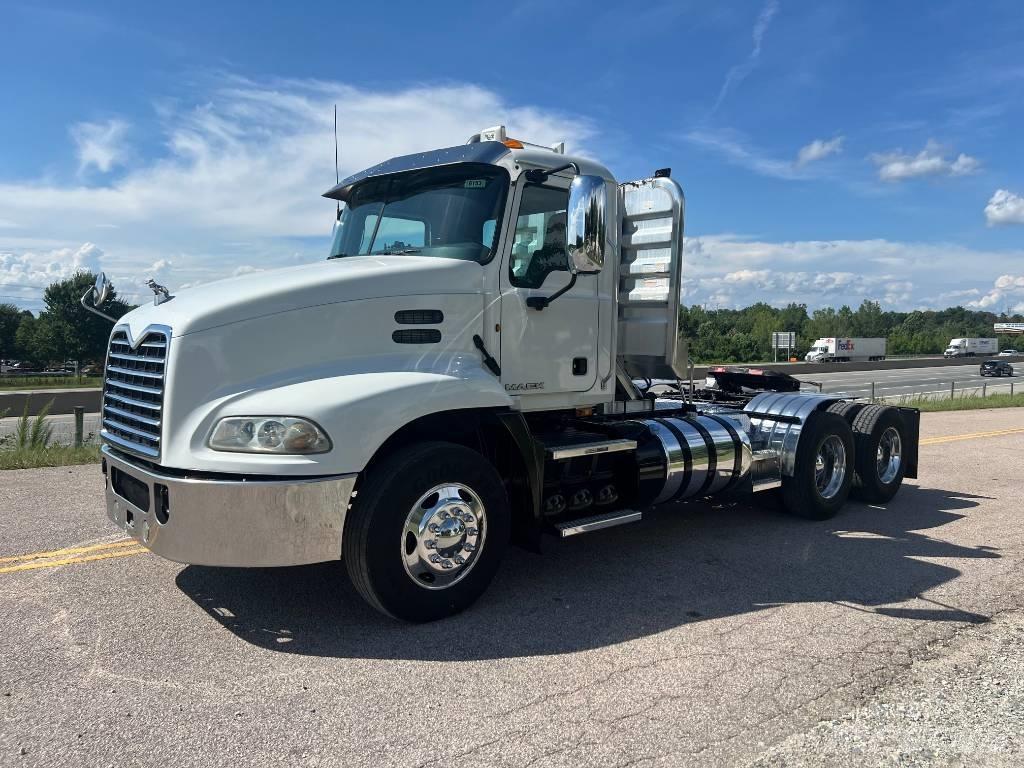 Mack CXU 613 Тягачі