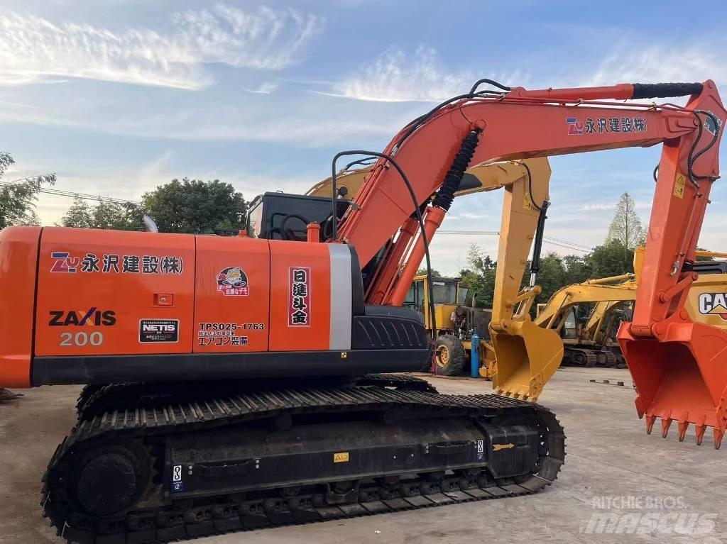 Hitachi ZX 200 Гусеничні екскаватори