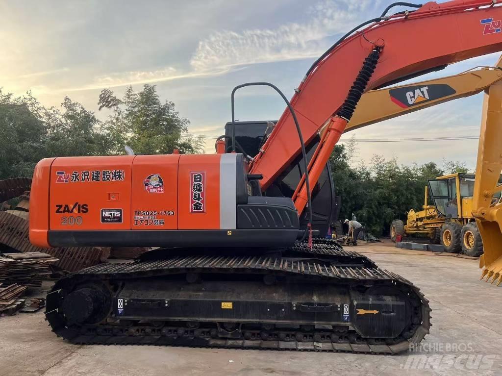 Hitachi ZX 200 Гусеничні екскаватори