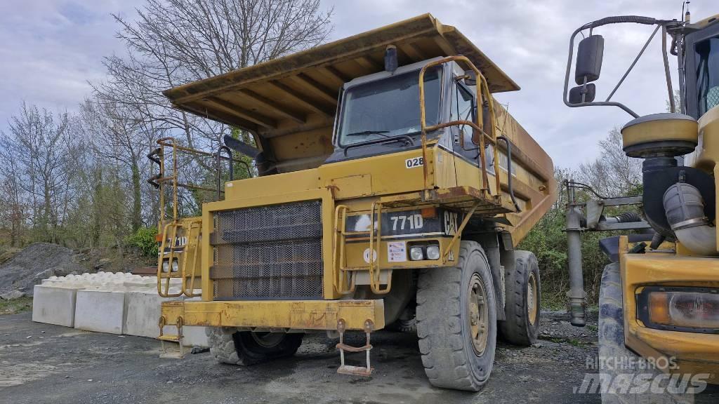 CAT 771D Кар`єрні самоскиди