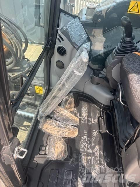 CASE CX 90 D Середні екскаватори 7т. - 12т.