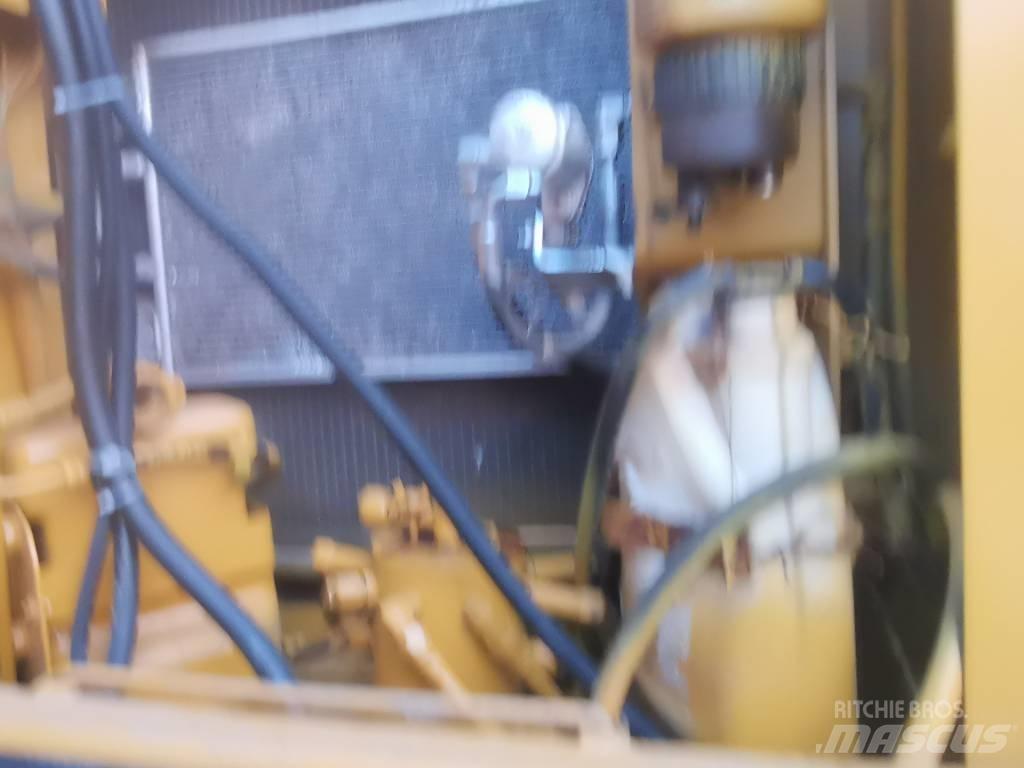 CAT 330 D Гусеничні екскаватори