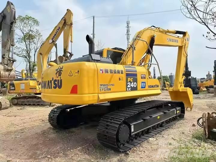 Komatsu PC240 Гусеничні екскаватори