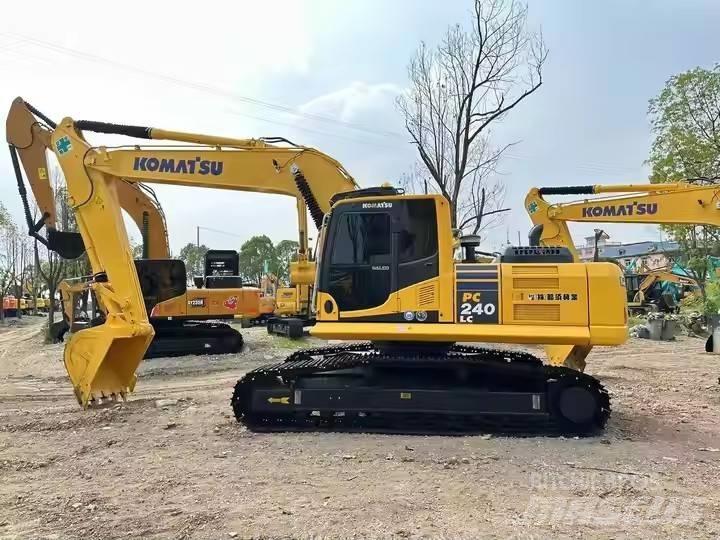 Komatsu PC240 Гусеничні екскаватори