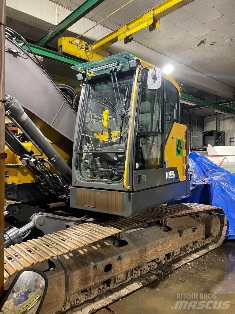 Volvo ECR 235 E Гусеничні екскаватори