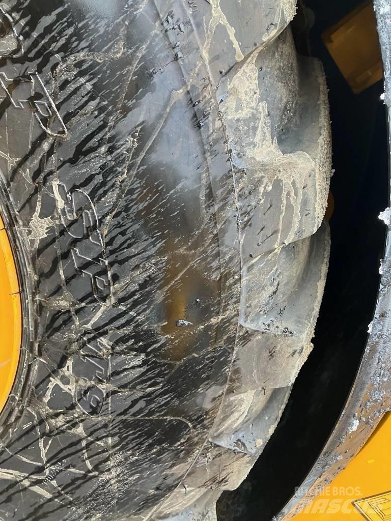 JCB 409 Фронтальні навантажувачі