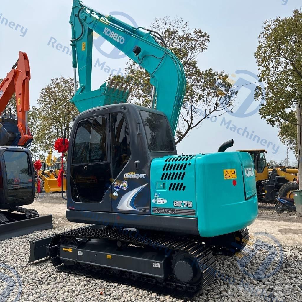 Kobelco SK75 Гусеничні екскаватори