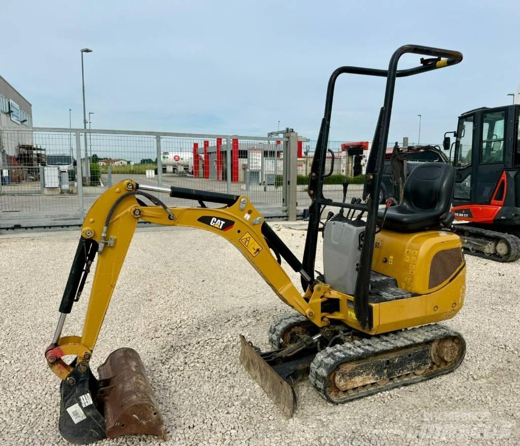 CAT 300.9 D Міні-екскаватори < 7т