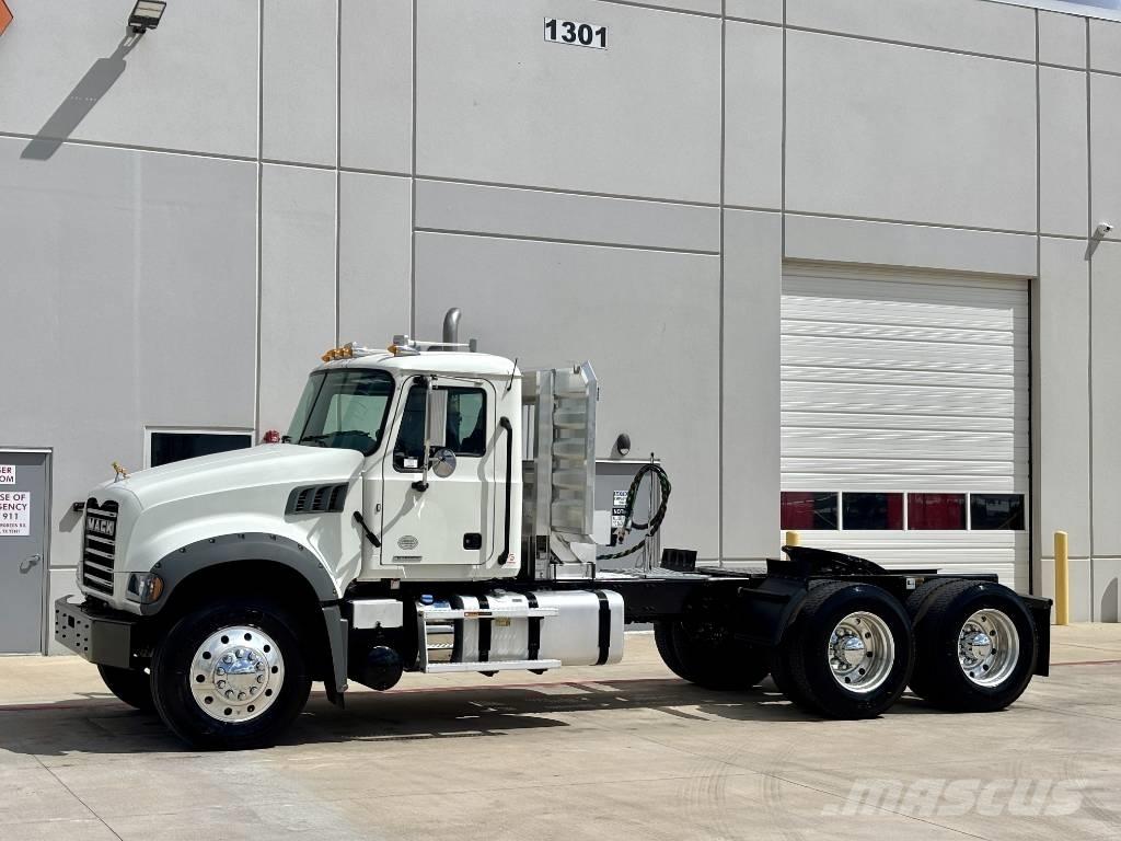 Mack Granite Тягачі
