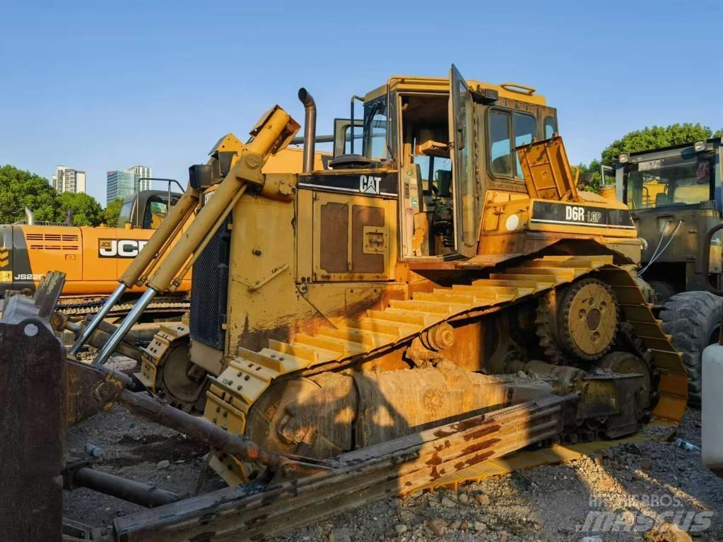 CAT D 6 R Гусеничні бульдозери