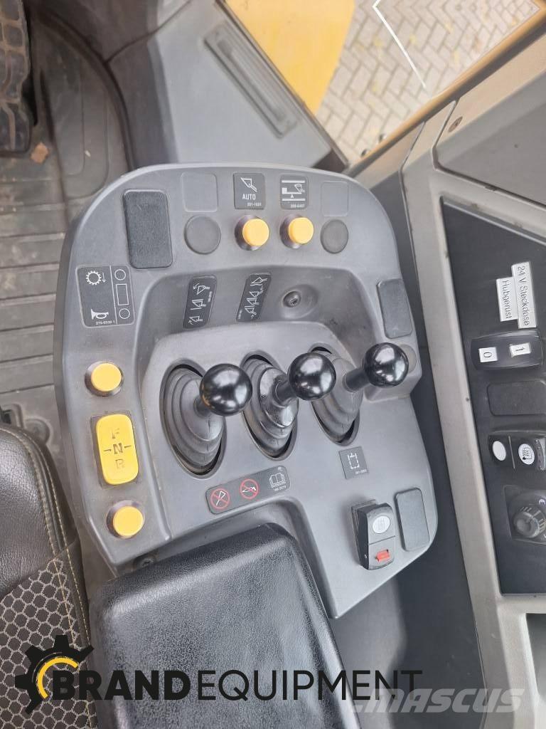 CAT 950M Фронтальні навантажувачі