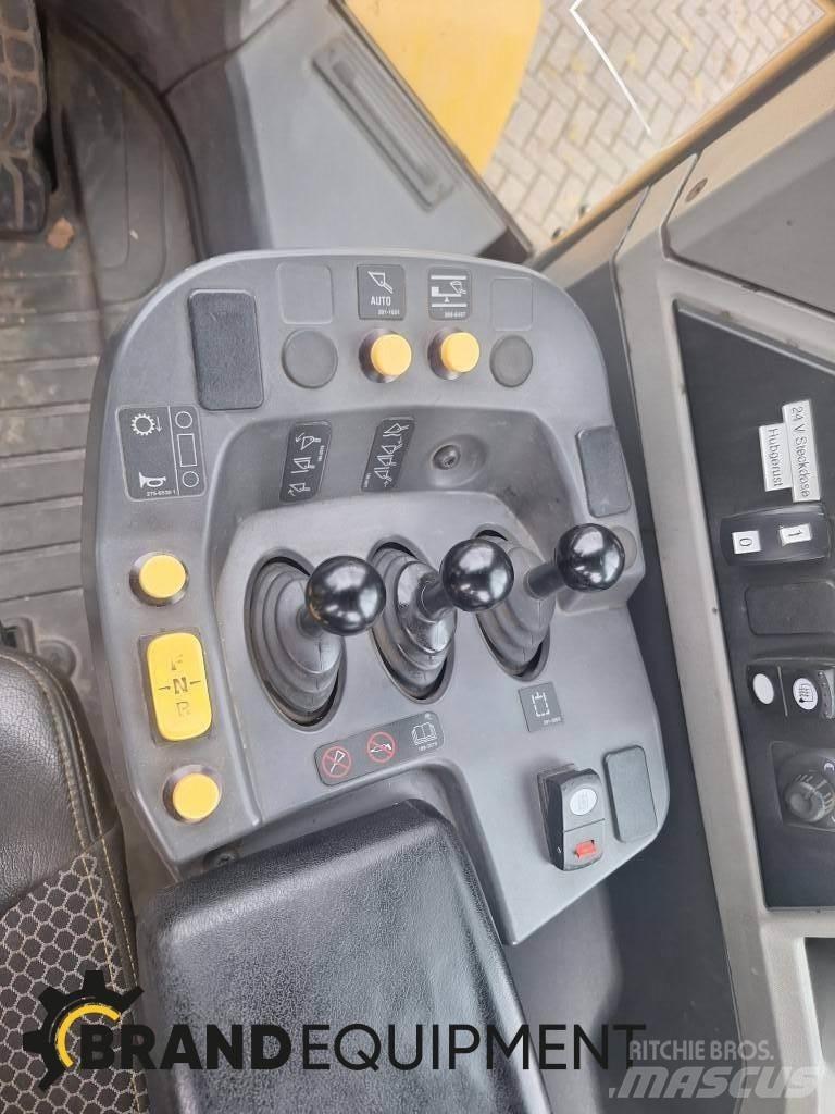 CAT 950M Фронтальні навантажувачі
