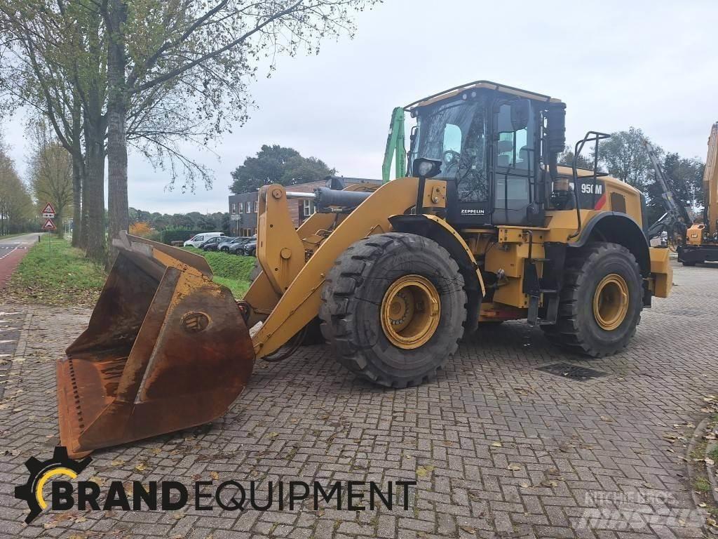 CAT 950M Фронтальні навантажувачі