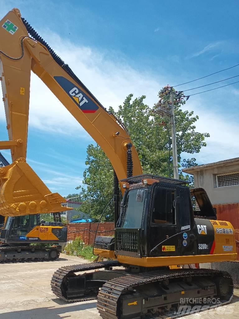 CAT 320 D2 Гусеничні екскаватори