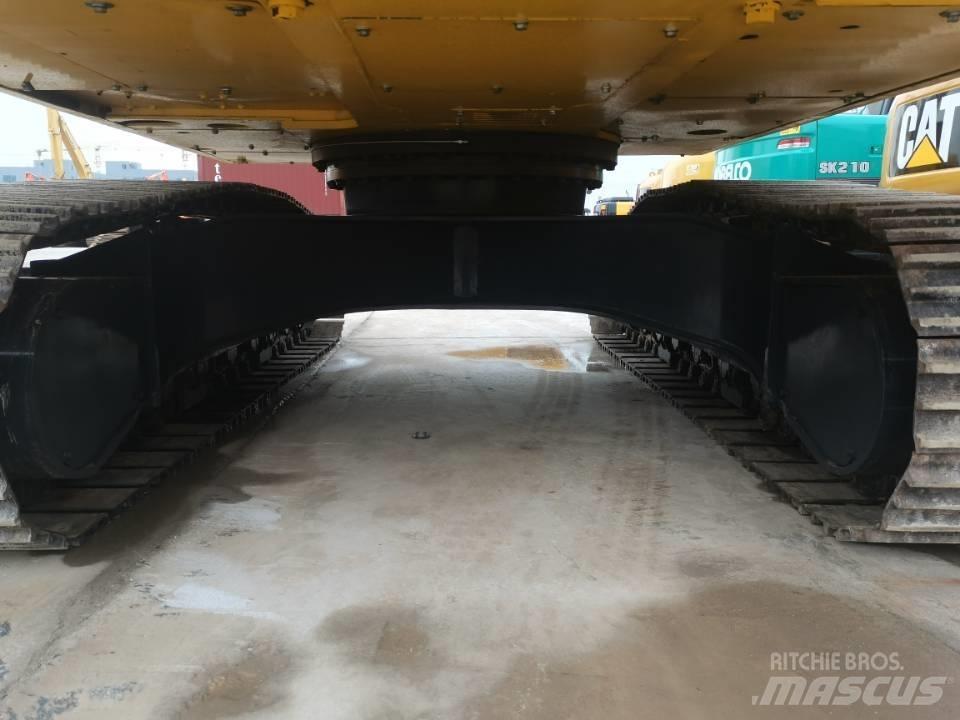 Komatsu PC 220-8 Гусеничні екскаватори