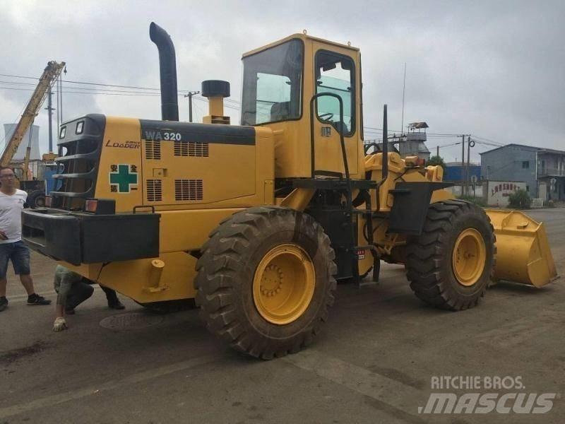 Komatsu WA 320 Екскаватори-навантажувачі