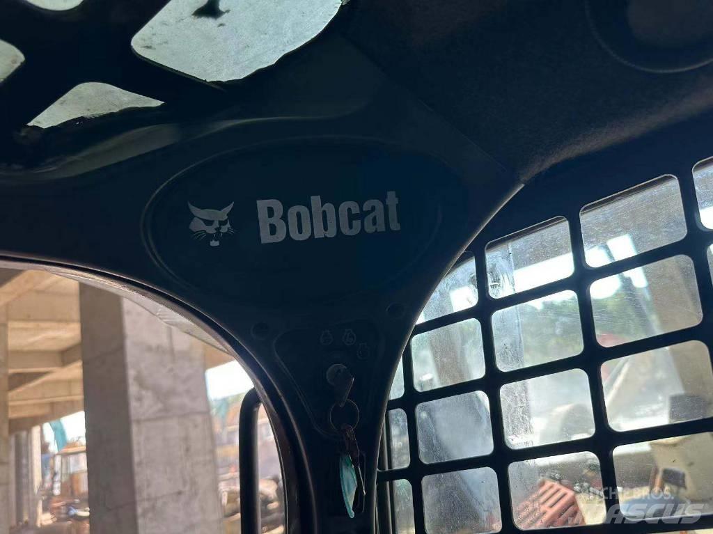Bobcat S750 Міні-навантажувачі