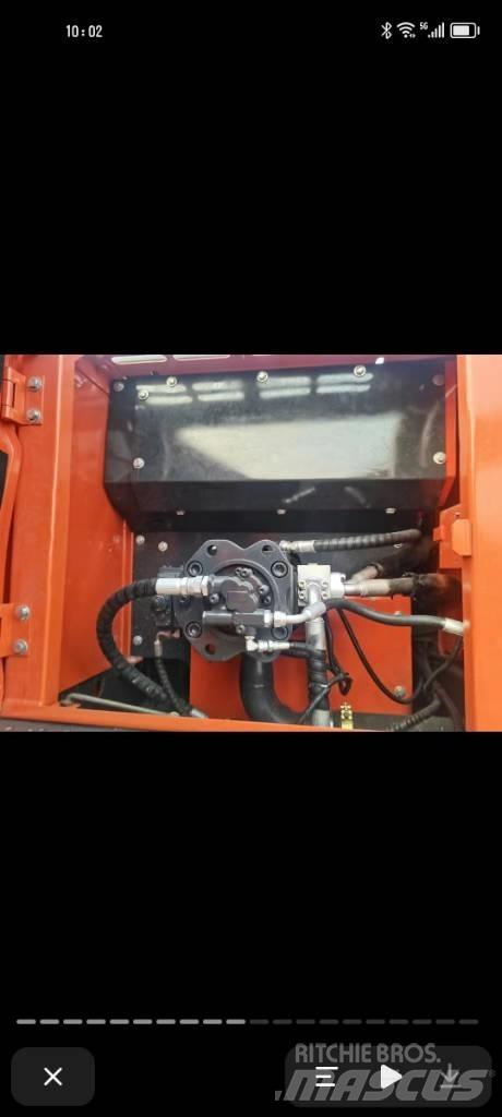 Doosan DX 220 Гусеничні екскаватори