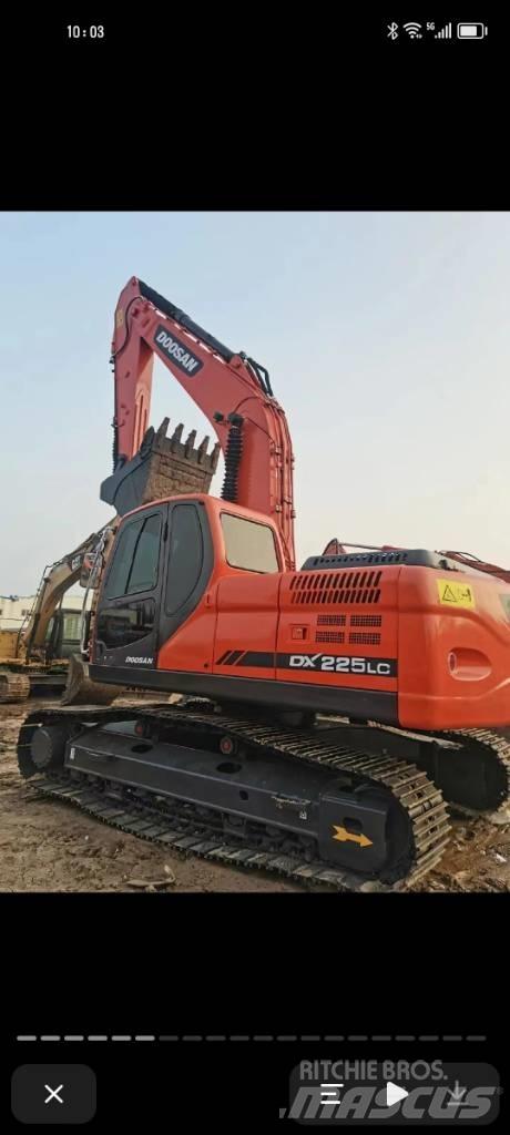 Doosan DX 220 Гусеничні екскаватори