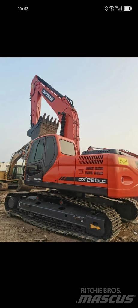 Doosan DX 220 Гусеничні екскаватори