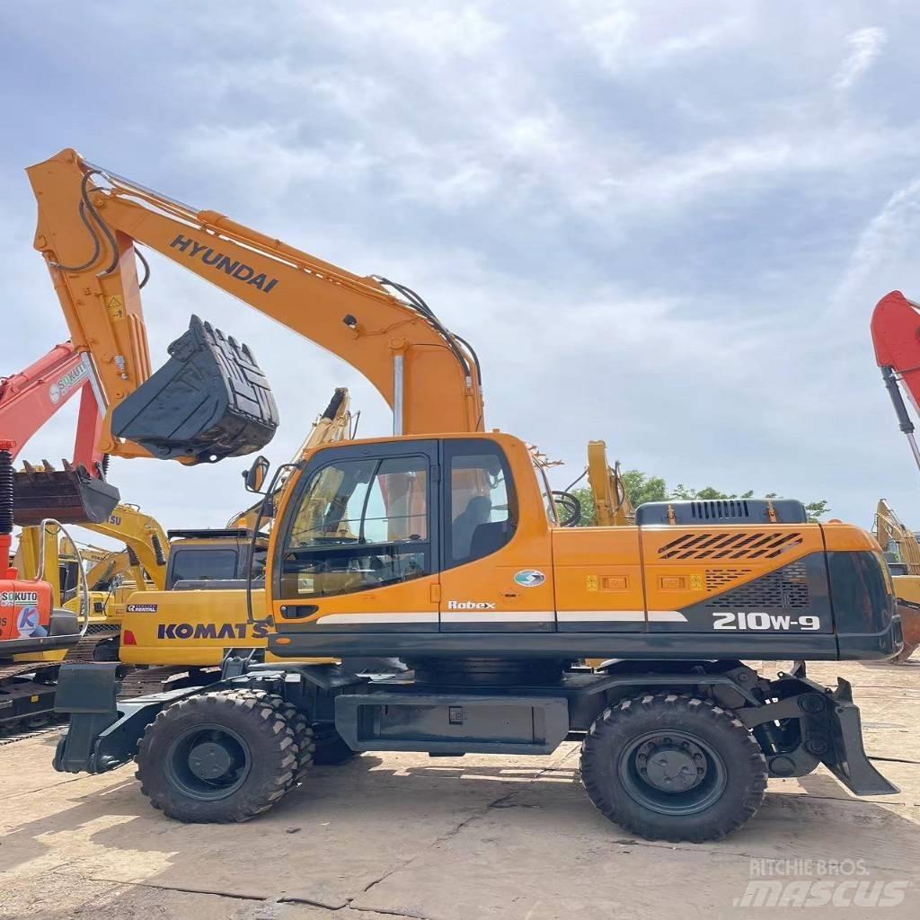Hyundai R210W-9 Колісні екскаватори