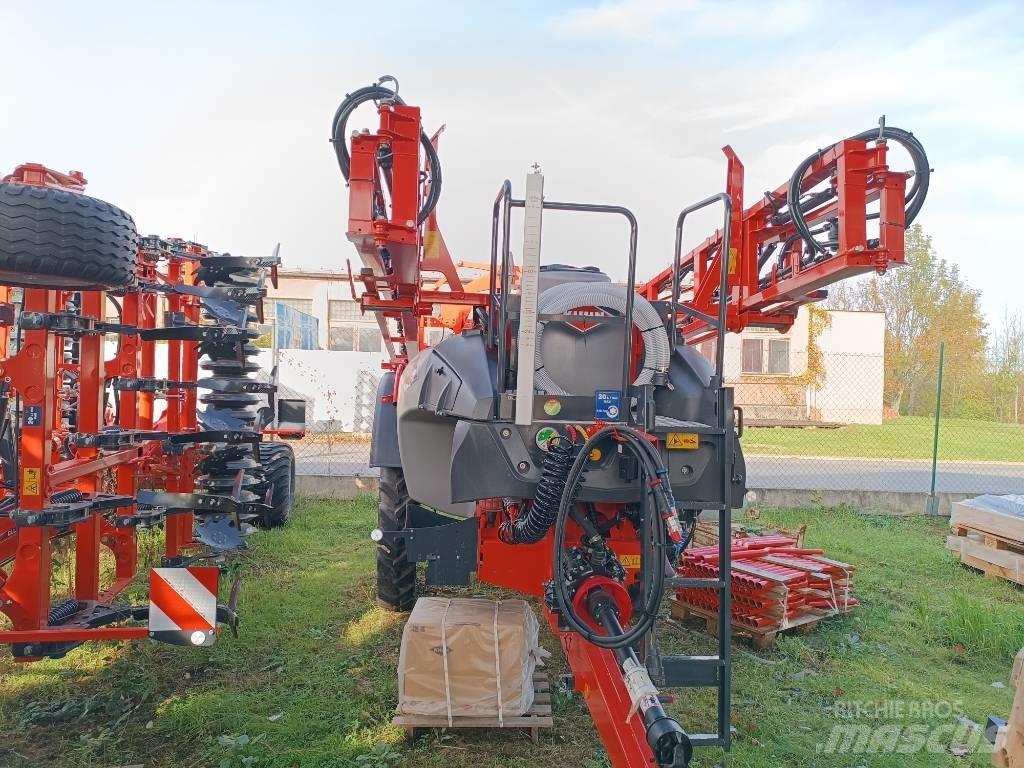 Kuhns Mfg LEXIS Причіпні обприскувачі