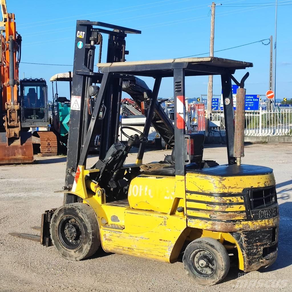 CAT DP 25 Дизельні навантажувачі