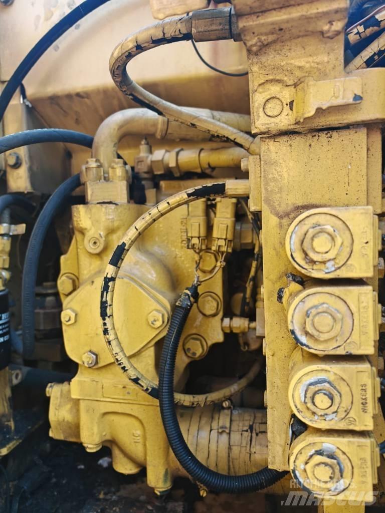 Komatsu PW 130ES-6K Колісні екскаватори