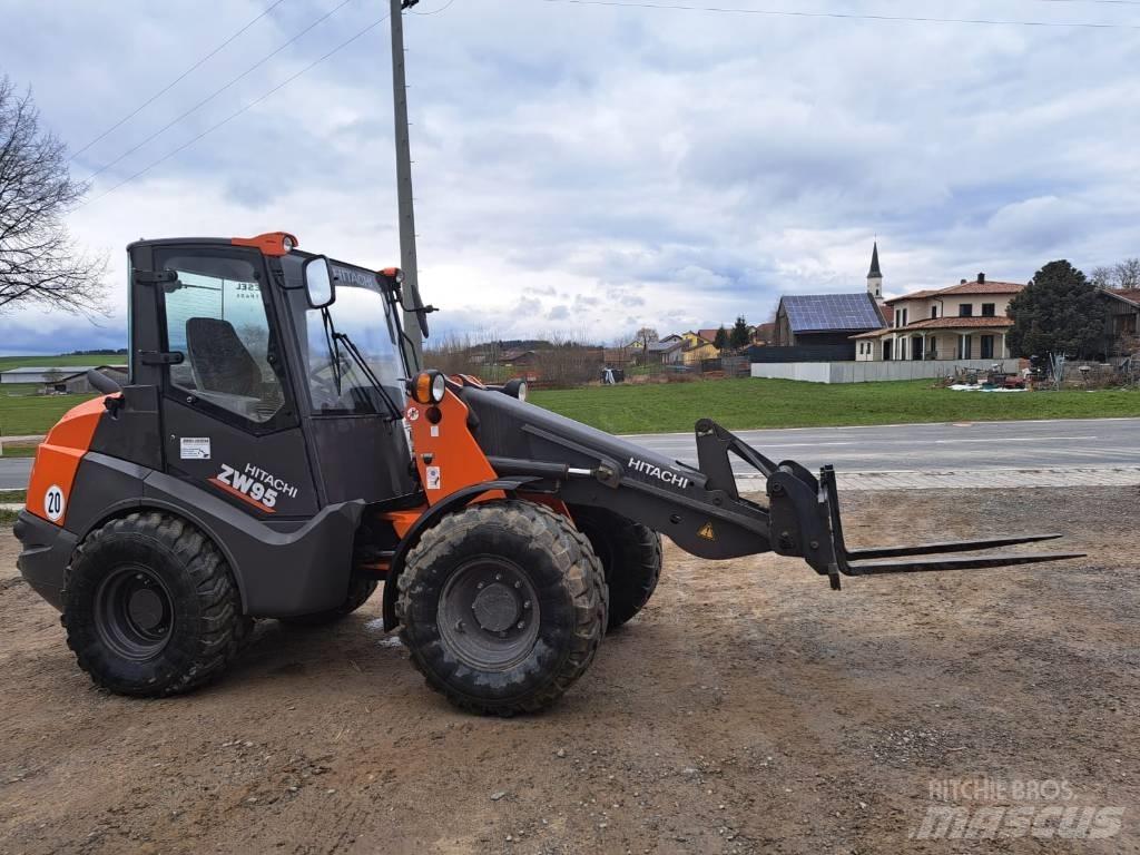 Hitachi ZW 95-6 Фронтальні навантажувачі