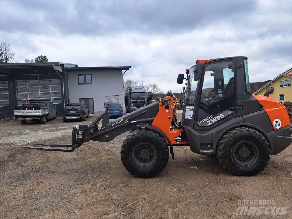 Hitachi ZW 95-6 Фронтальні навантажувачі