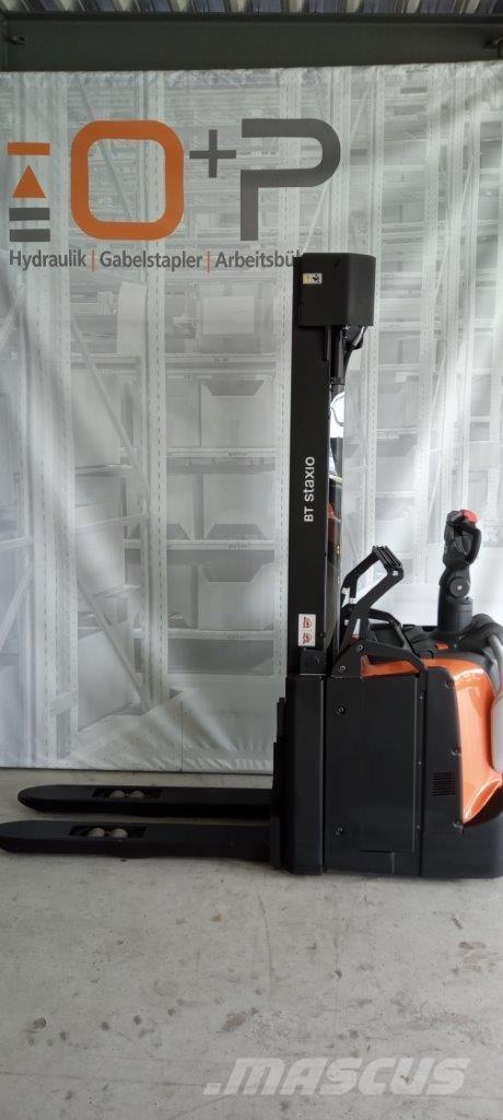 Toyota SPE160L Самохідні електроштабелери