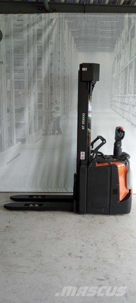 Toyota SPE160L Самохідні електроштабелери