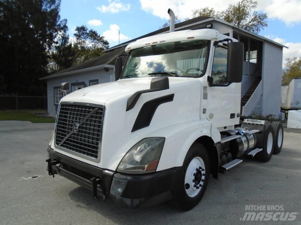 Volvo VNL 64 300 Тягачі