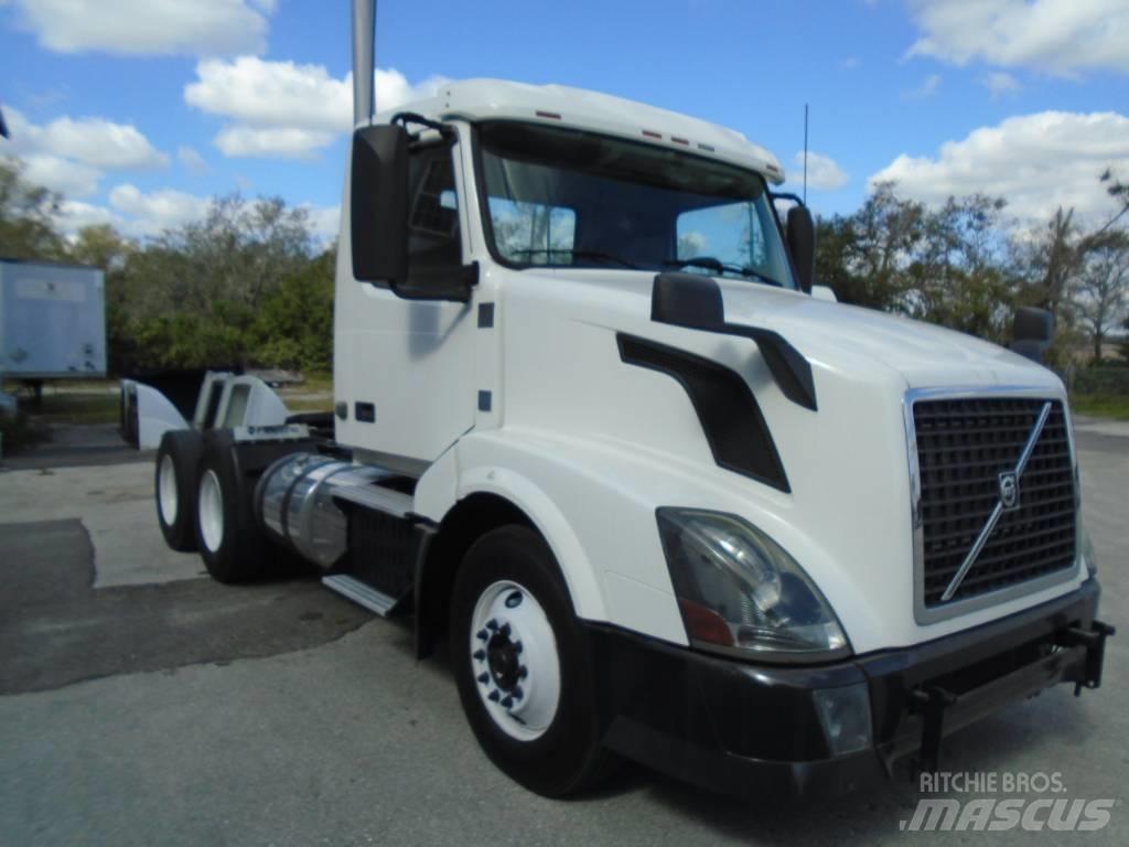 Volvo VNL 64 300 Тягачі
