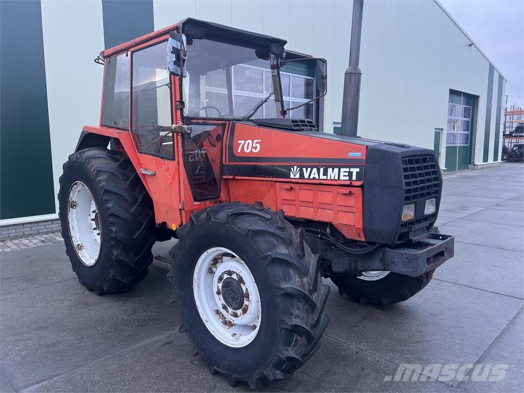 Valtra Valmet 705 Трактори