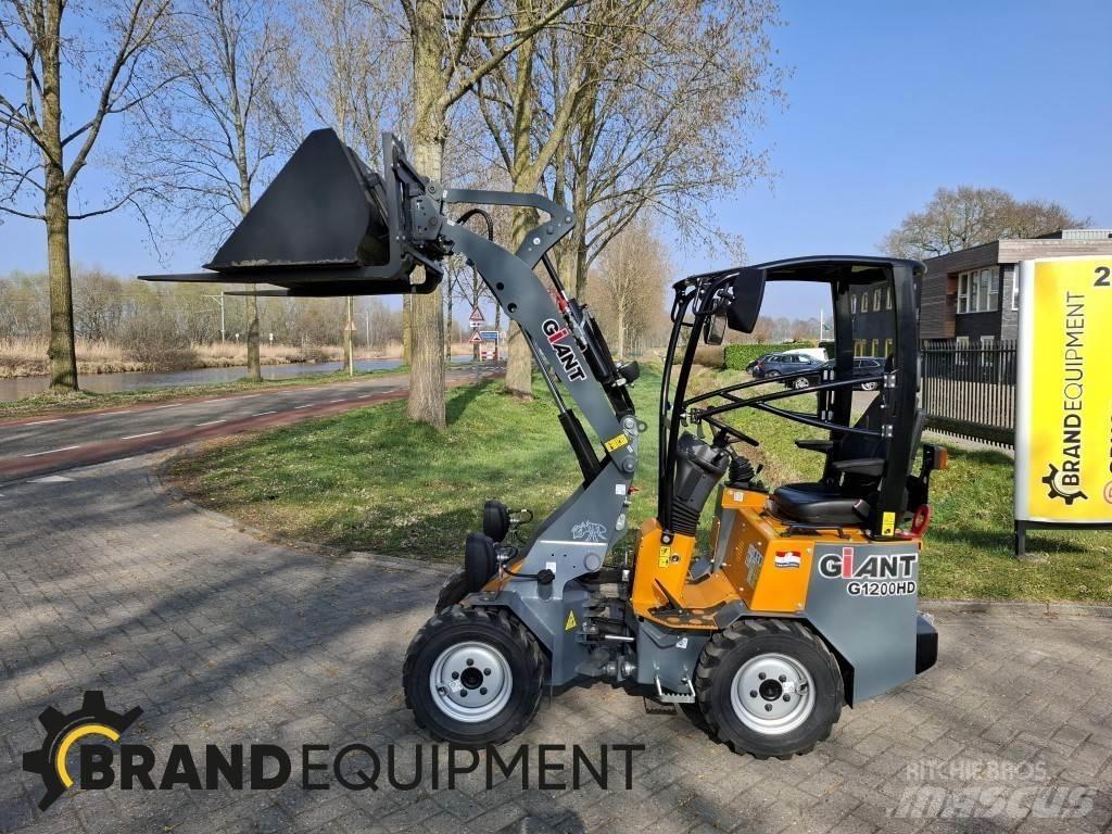GiANT G1200HD Фронтальні навантажувачі