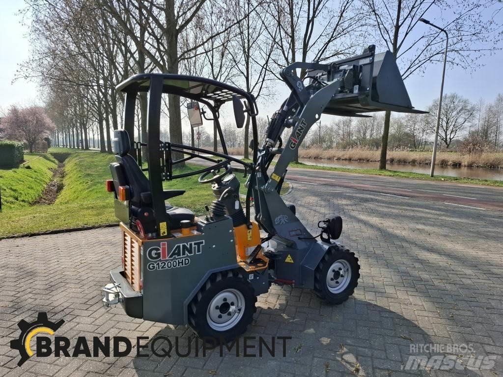 GiANT G1200HD Фронтальні навантажувачі