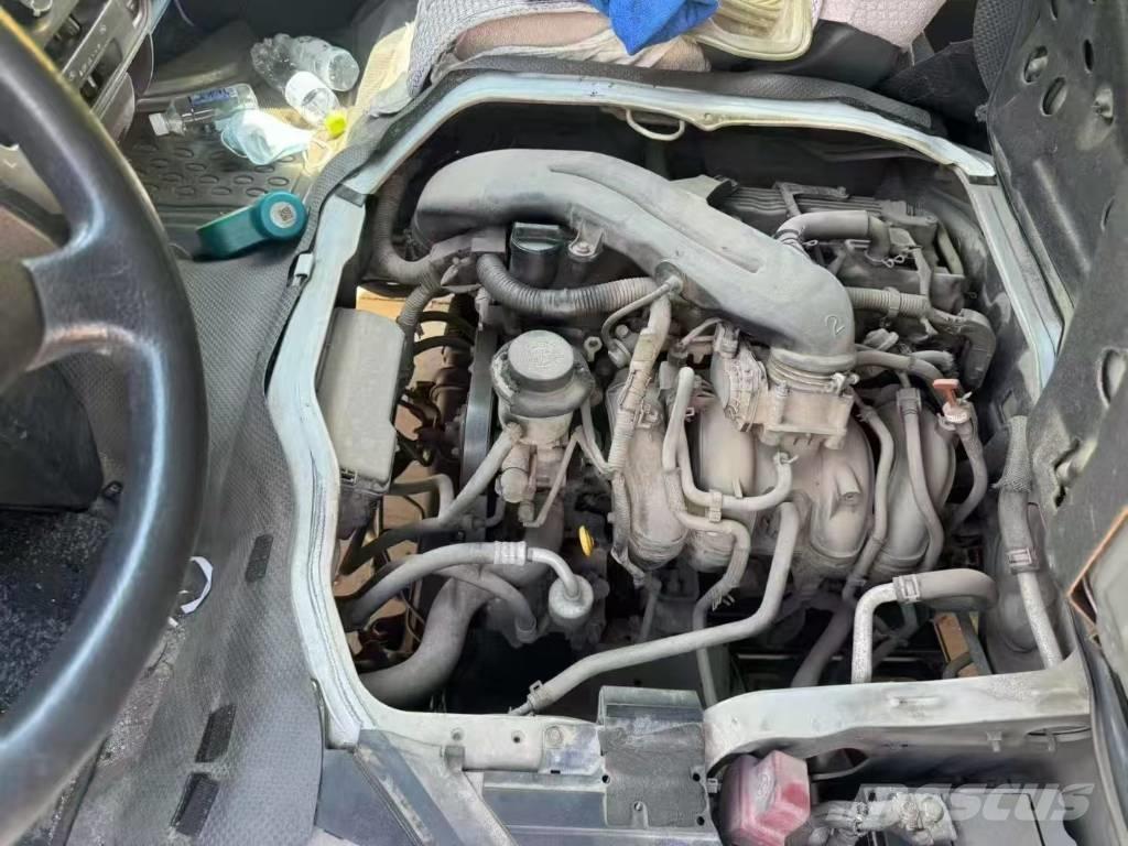 Toyota Hiace Мікроавтобуси