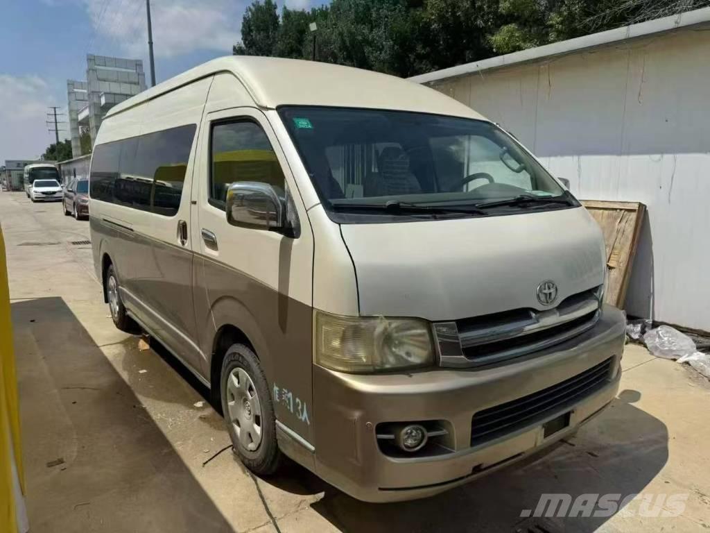 Toyota Hiace Мікроавтобуси