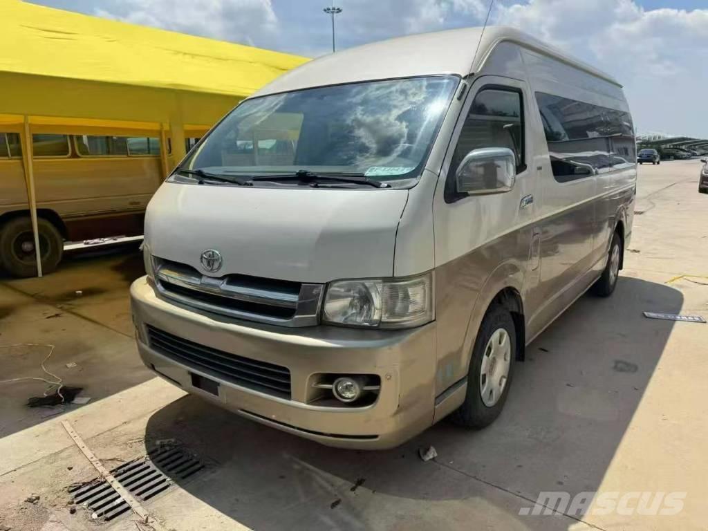 Toyota Hiace Мікроавтобуси
