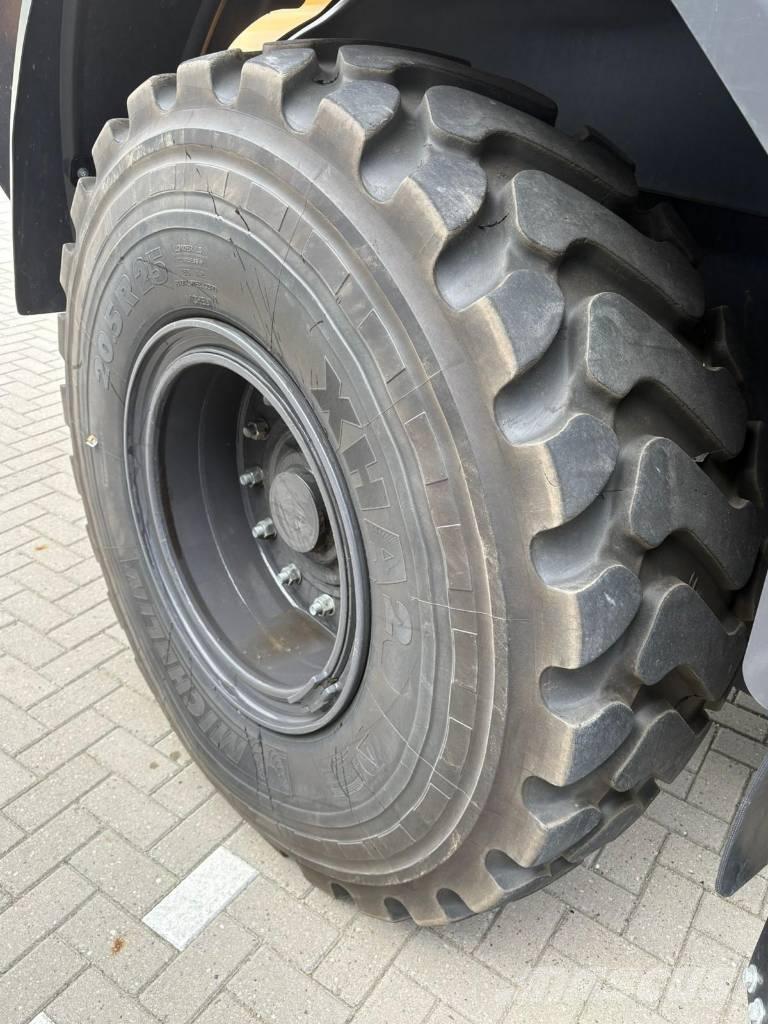 CASE 721G Фронтальні навантажувачі