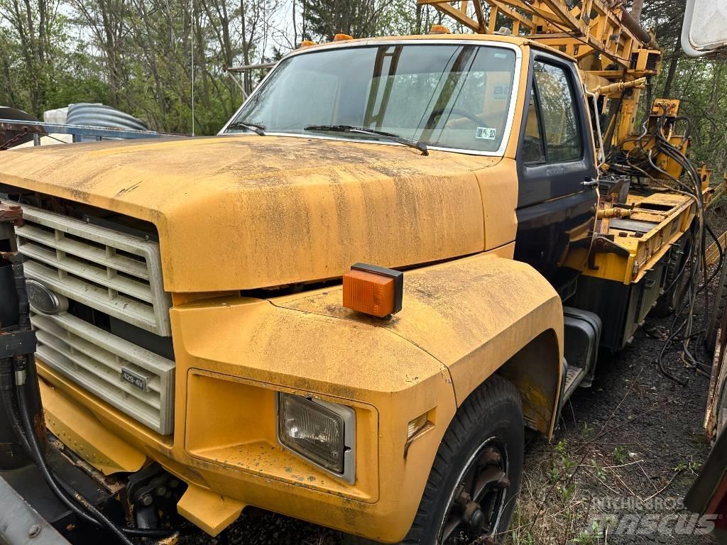 Ford F 700 Вантажівки-платформи/бокове розвантаження