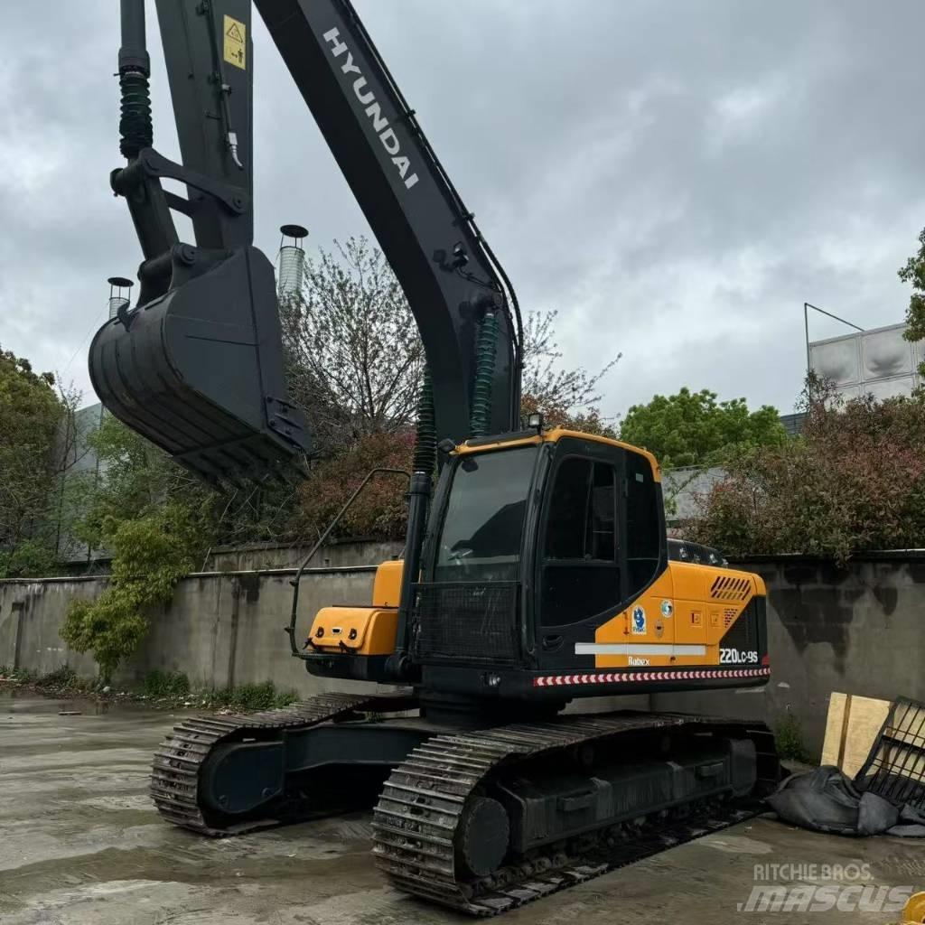 Hyundai R220LC-9S Гусеничні екскаватори