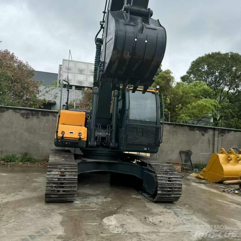 Hyundai R220LC-9S Гусеничні екскаватори