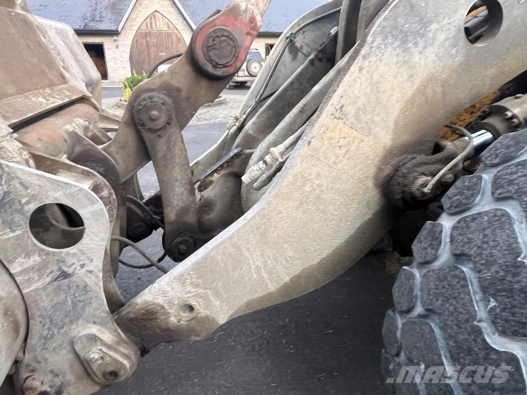 Volvo L 120 E Фронтальні навантажувачі