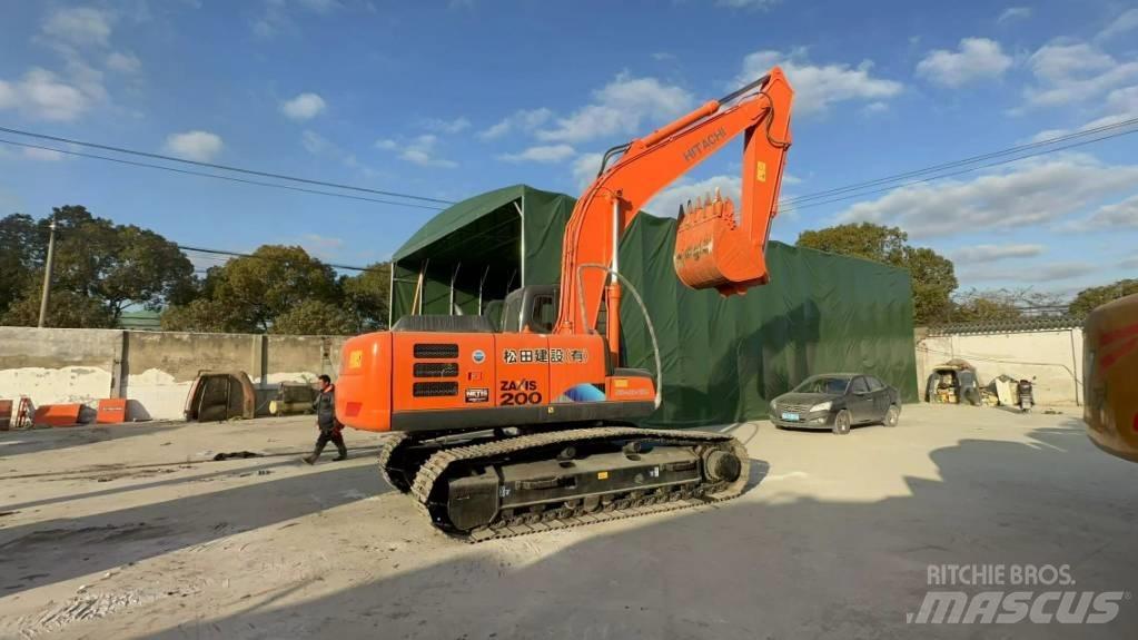 Hitachi ZX 200 Гусеничні екскаватори
