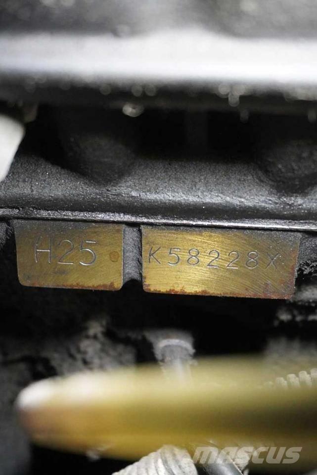 Nissan UGD02 A 32 PQ Газові навантажувачі