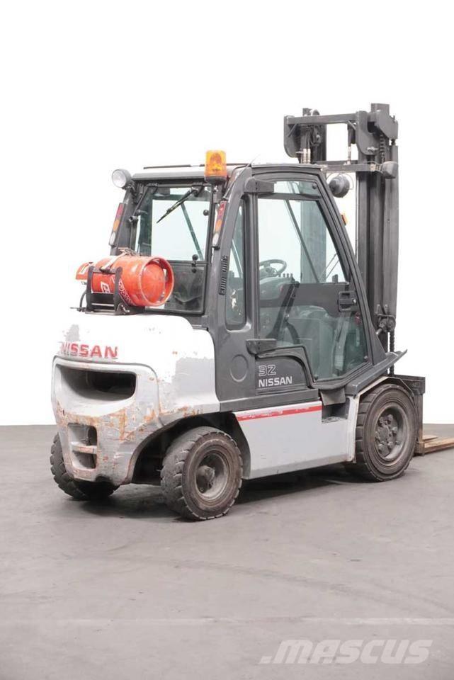 Nissan UGD02 A 32 PQ Газові навантажувачі