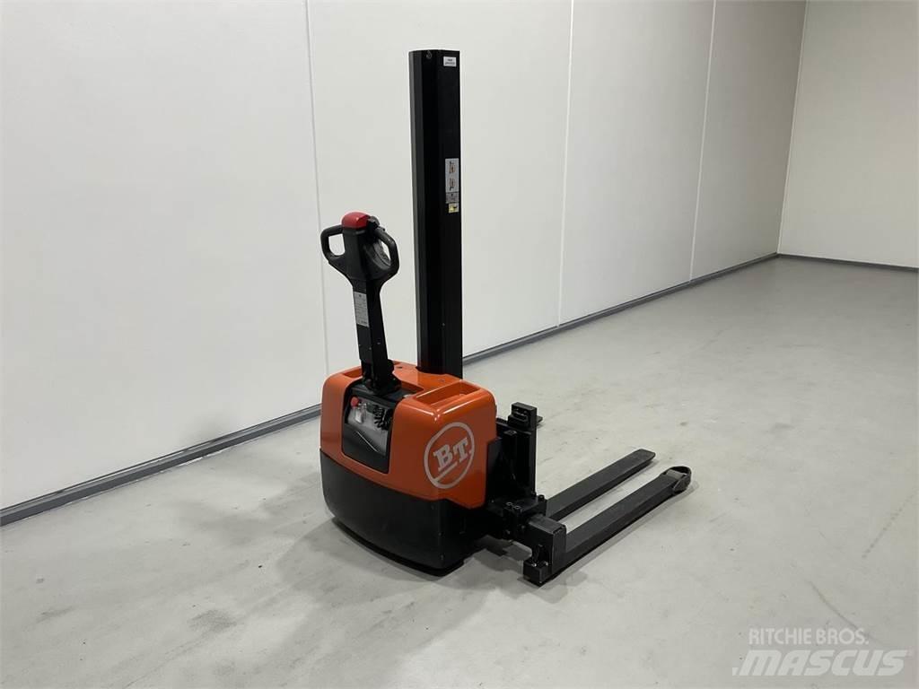 Toyota HWE100 Самохідні електроштабелери