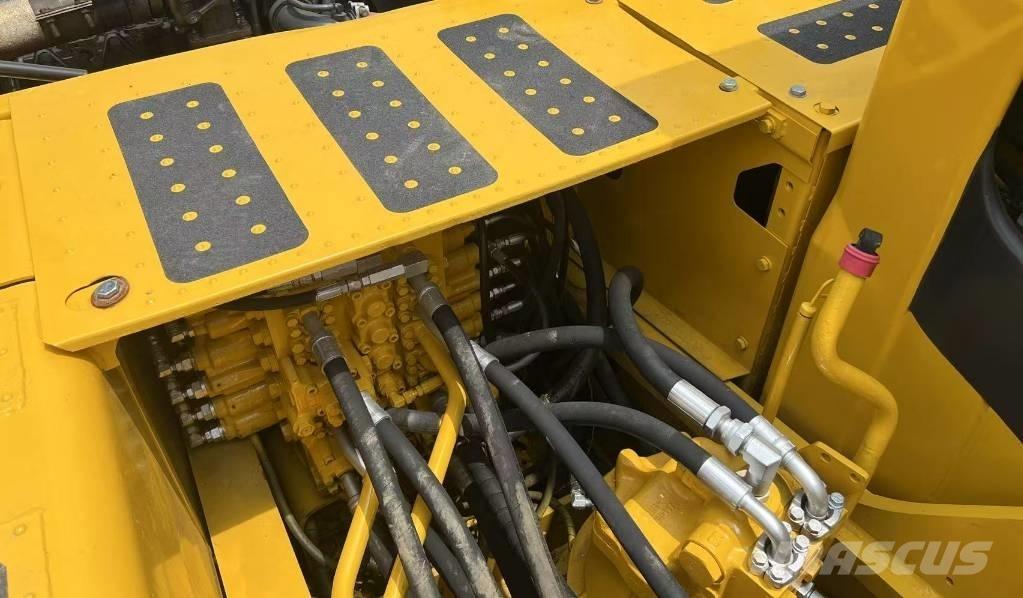 Komatsu PC200-7 Гусеничні екскаватори